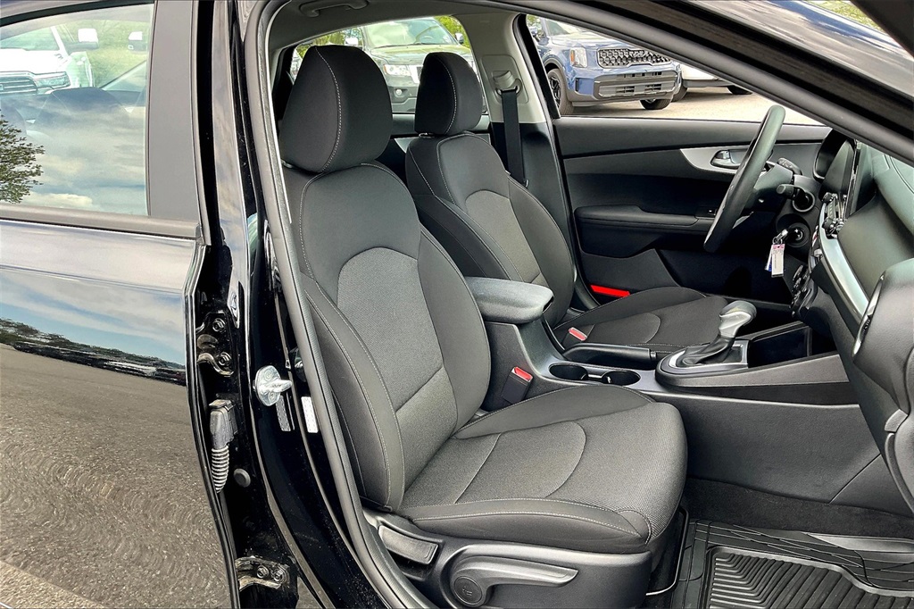 2022 Kia Forte LXS - Photo 10