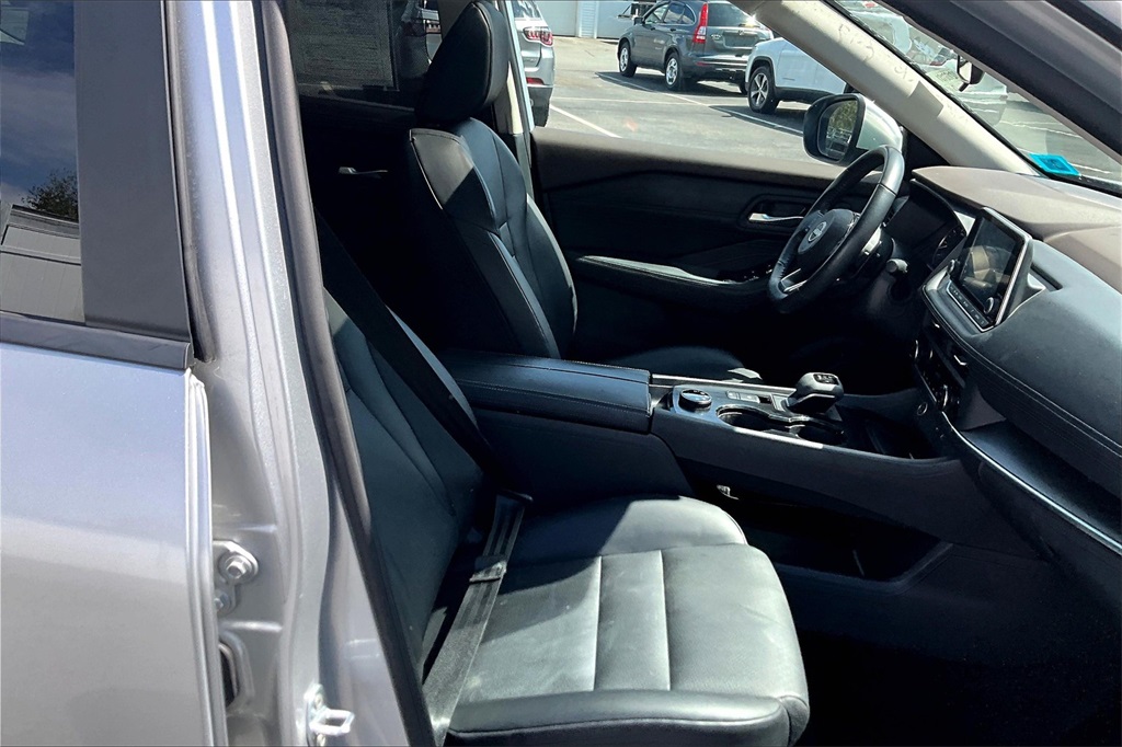2023 Nissan Rogue SV - Photo 11