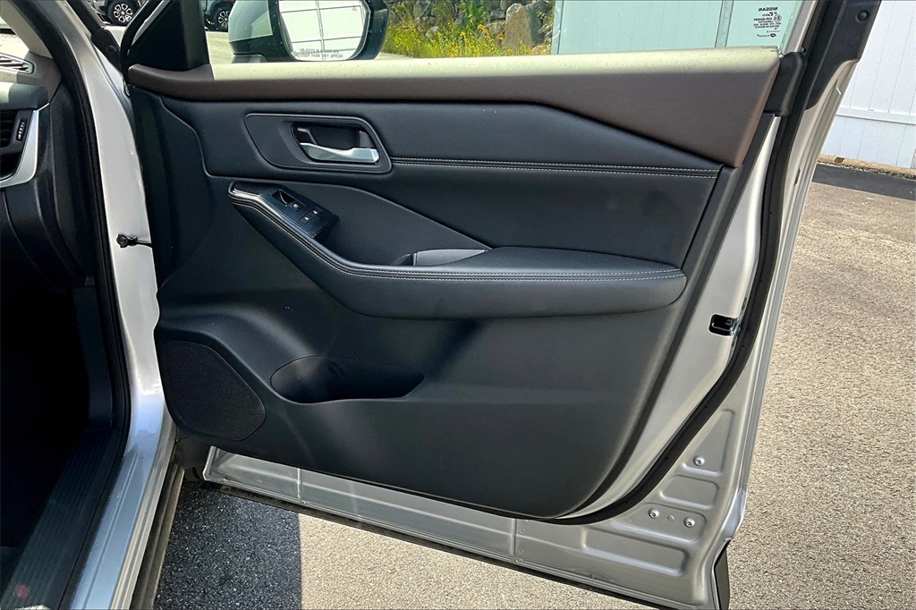 2023 Nissan Rogue SV - Photo 12