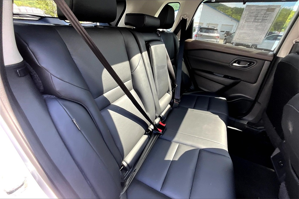 2023 Nissan Rogue SV - Photo 16