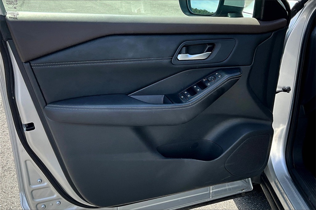 2023 Nissan Rogue SV - Photo 9