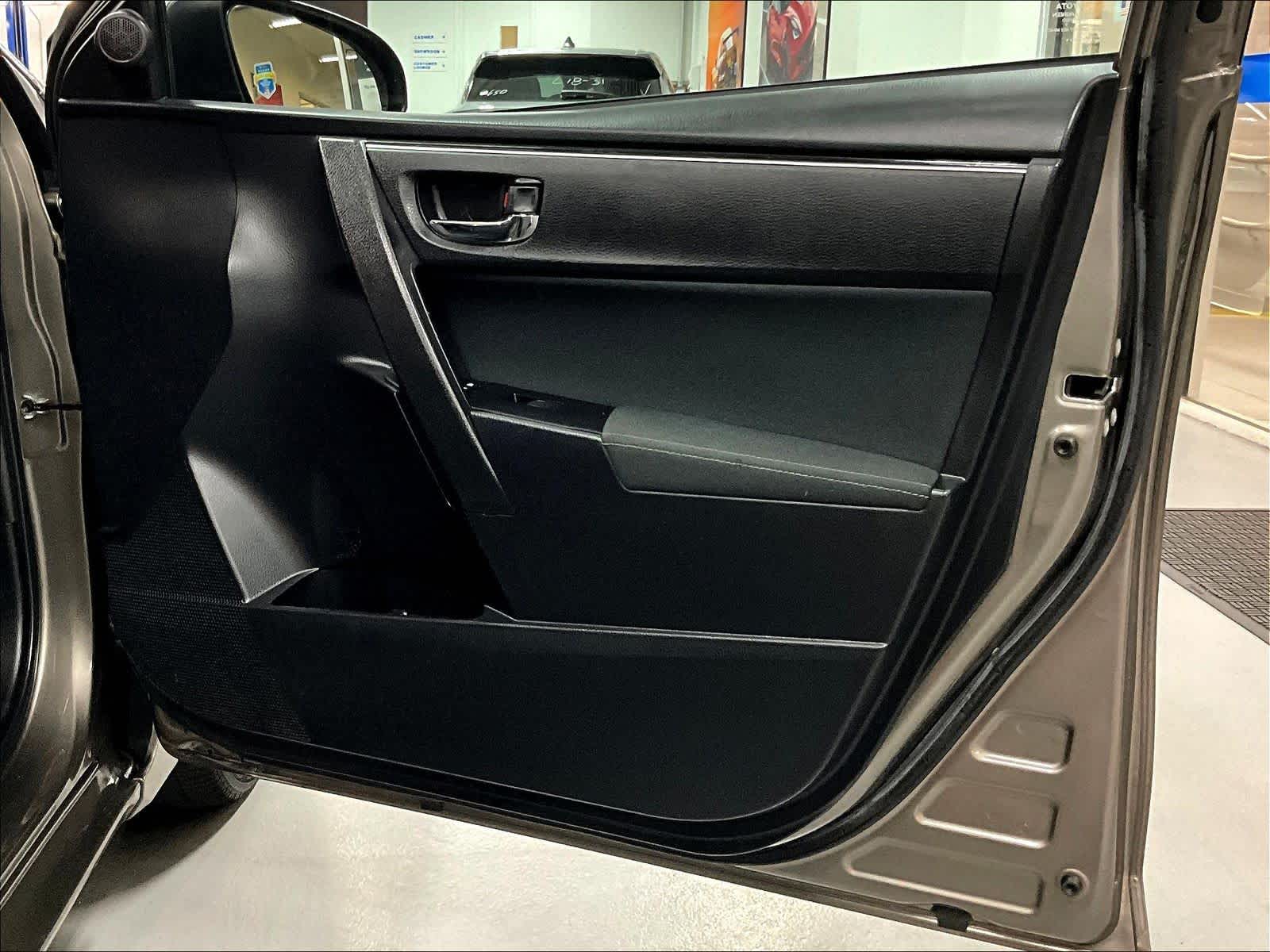 2017 Toyota Corolla LE - Photo 12