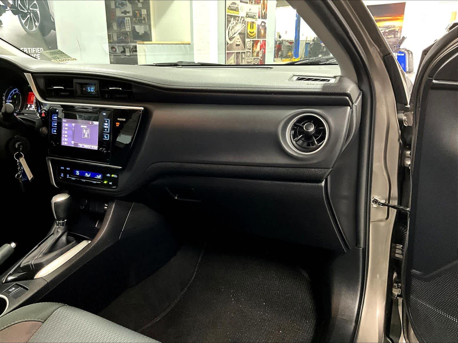 2017 Toyota Corolla LE - Photo 13