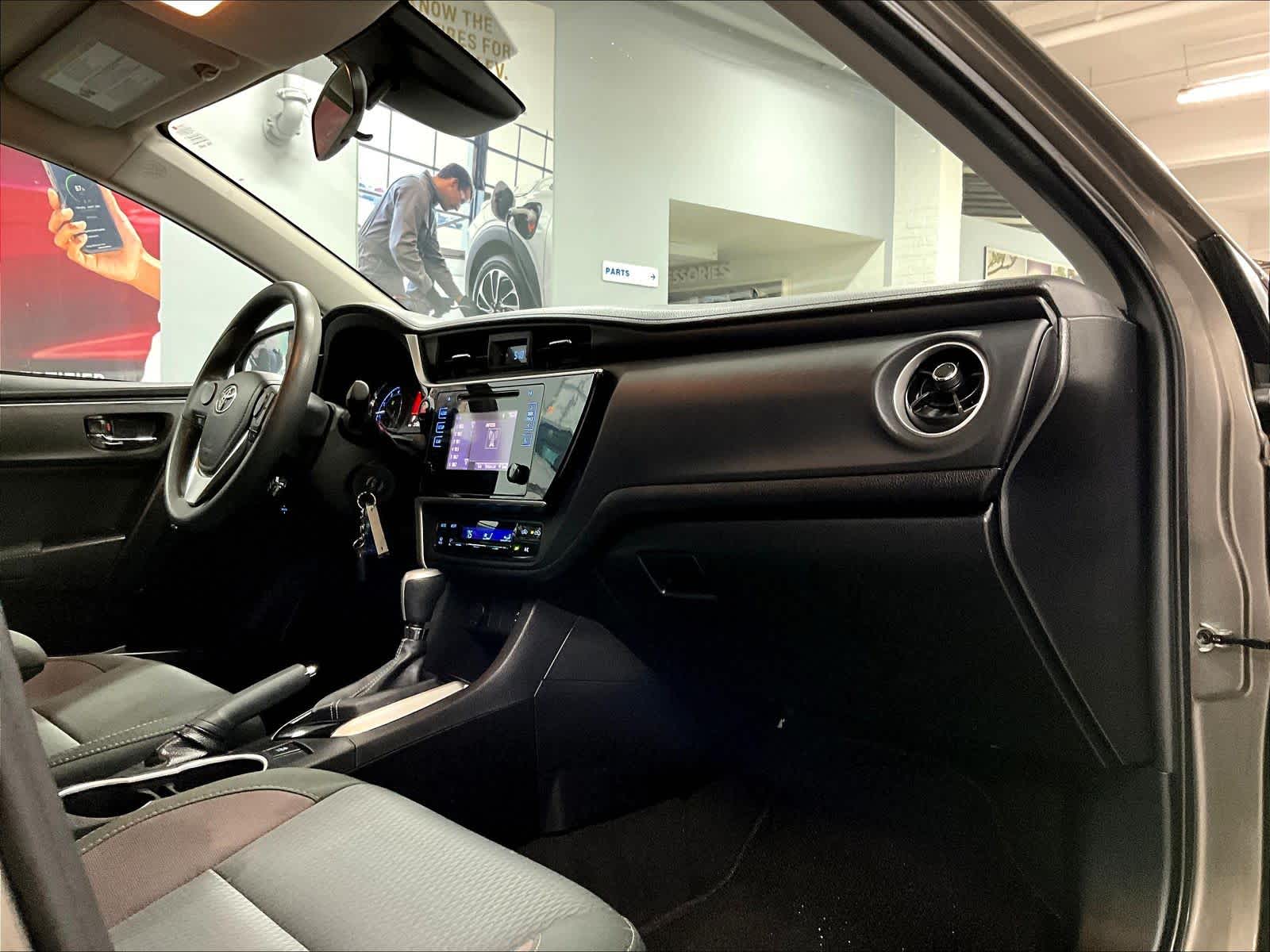 2017 Toyota Corolla LE - Photo 14