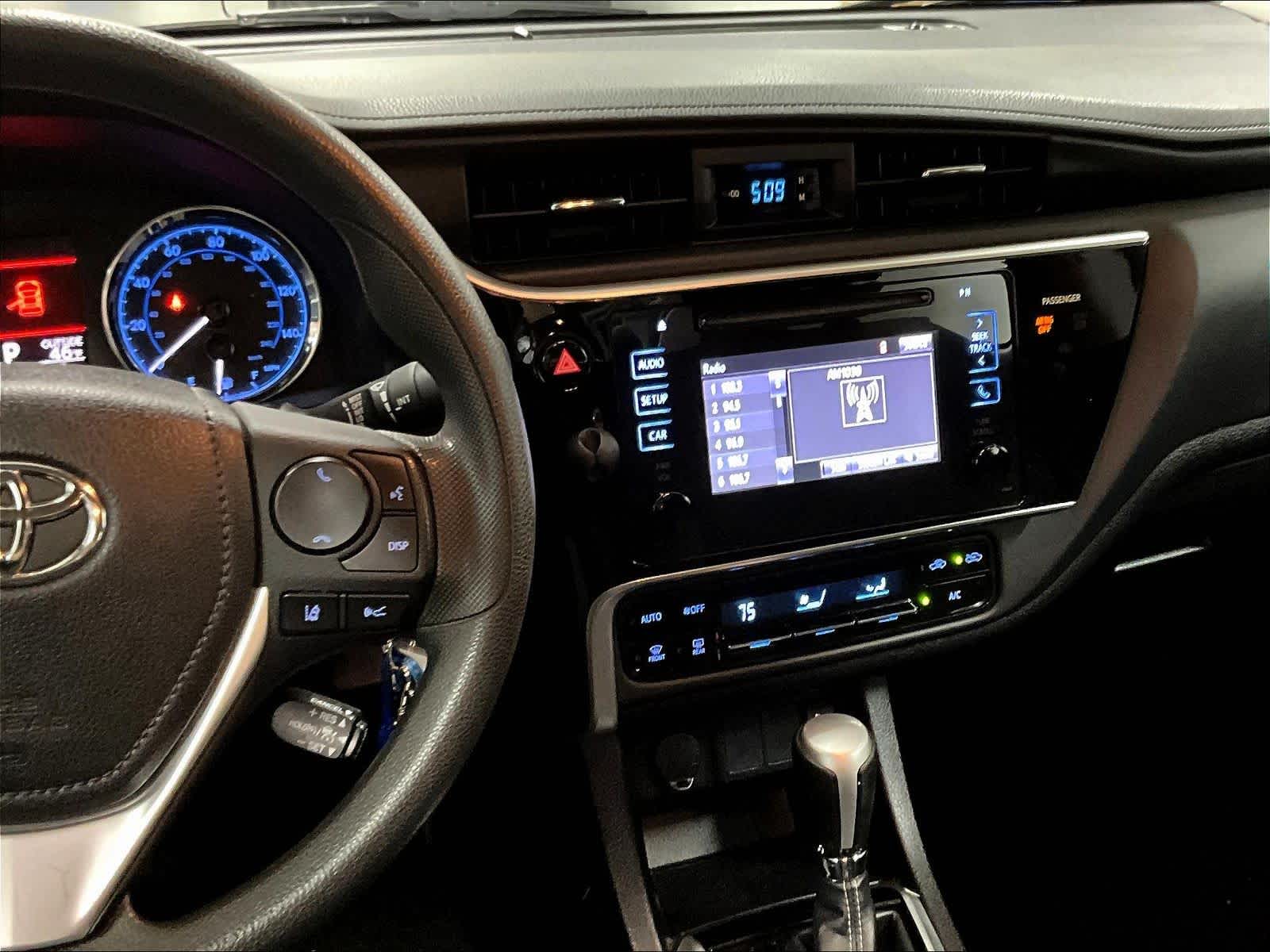 2017 Toyota Corolla LE - Photo 18