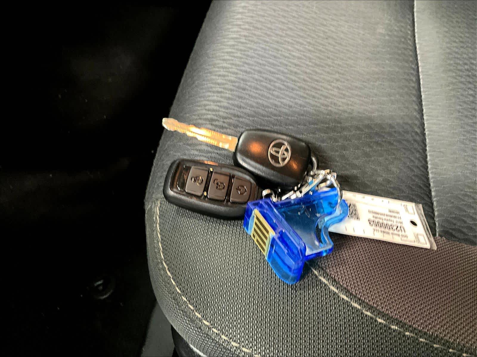 2017 Toyota Corolla LE - Photo 28