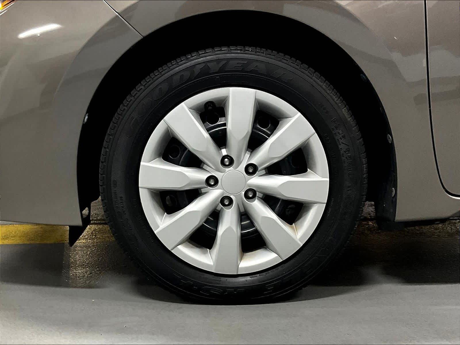 2017 Toyota Corolla LE - Photo 7