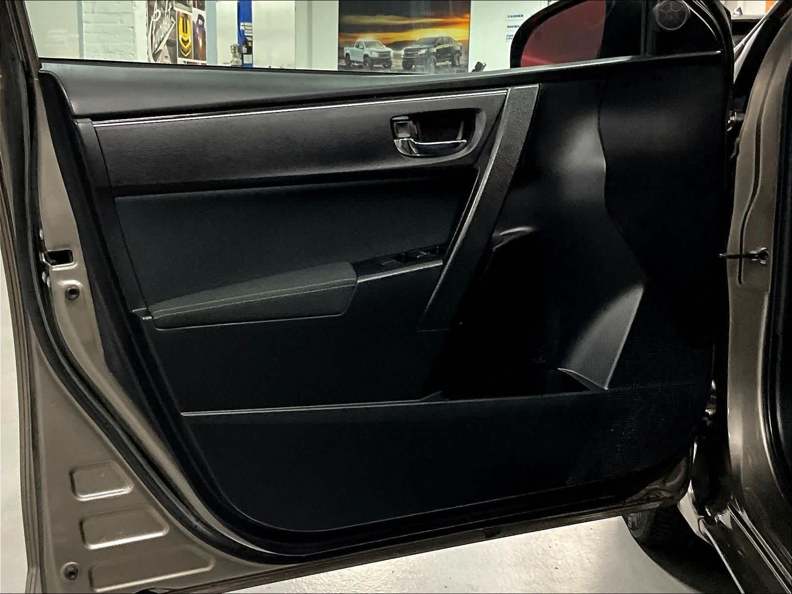 2017 Toyota Corolla LE - Photo 9