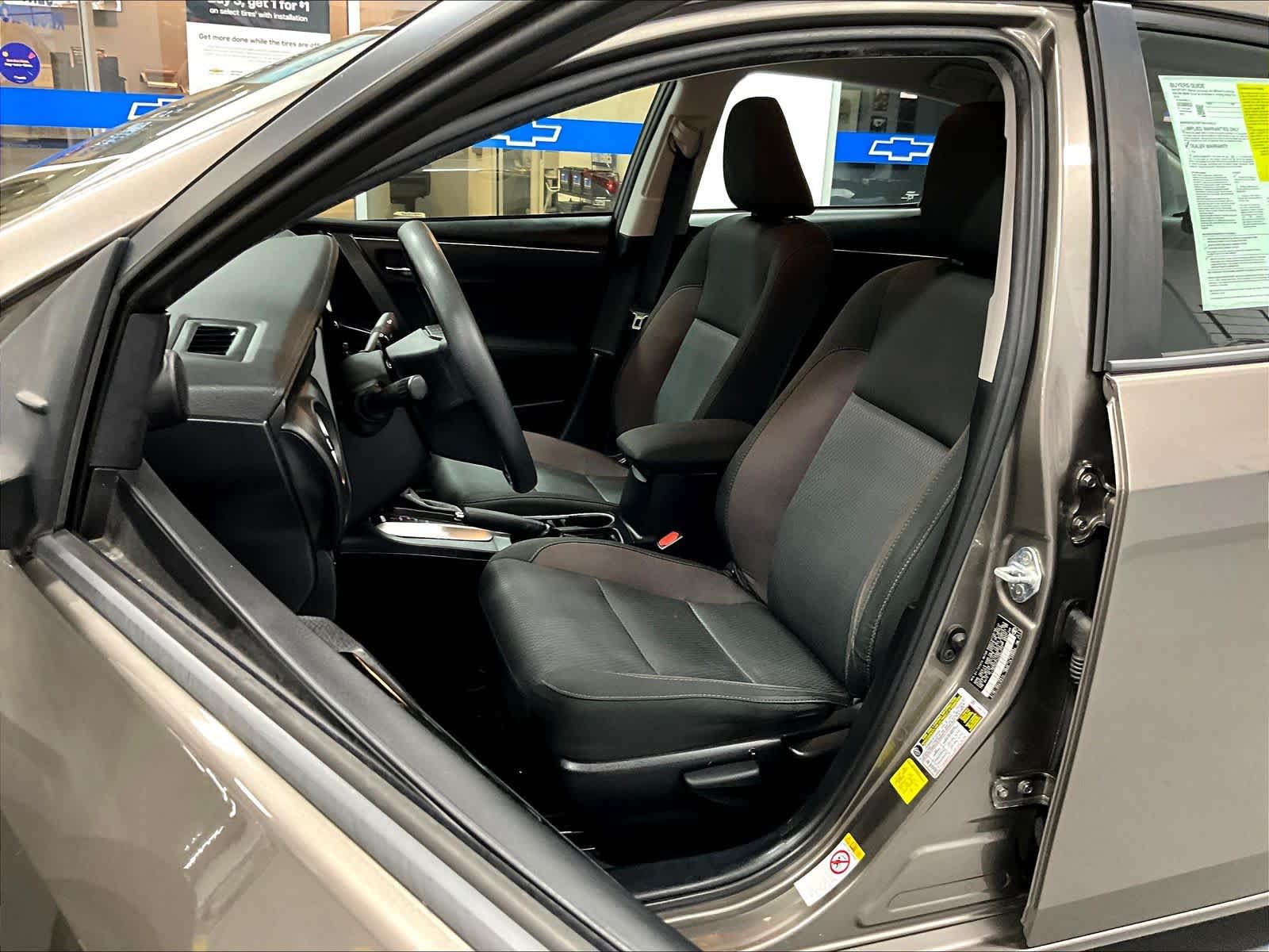 2017 Toyota Corolla LE - Photo 10