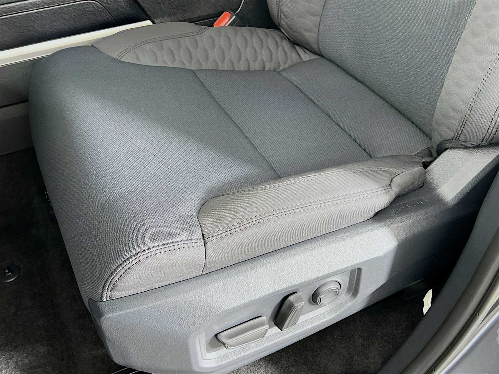 2025 Toyota Tundra SR5 - Photo 17