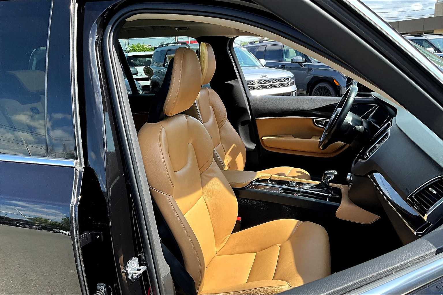 2016 Volvo XC90 T6 Momentum - Photo 11