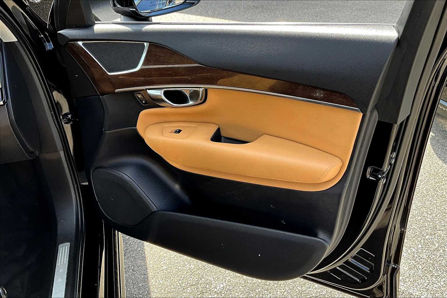 2016 Volvo XC90 T6 Momentum - Photo 12