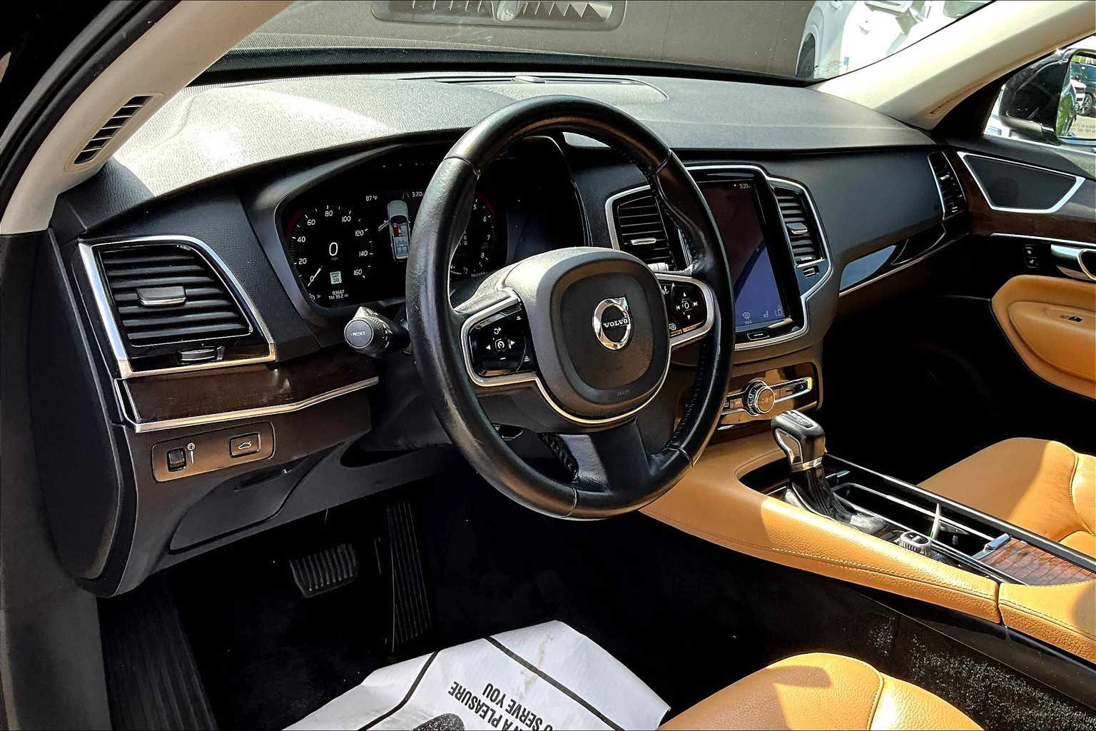 2016 Volvo XC90 T6 Momentum - Photo 8