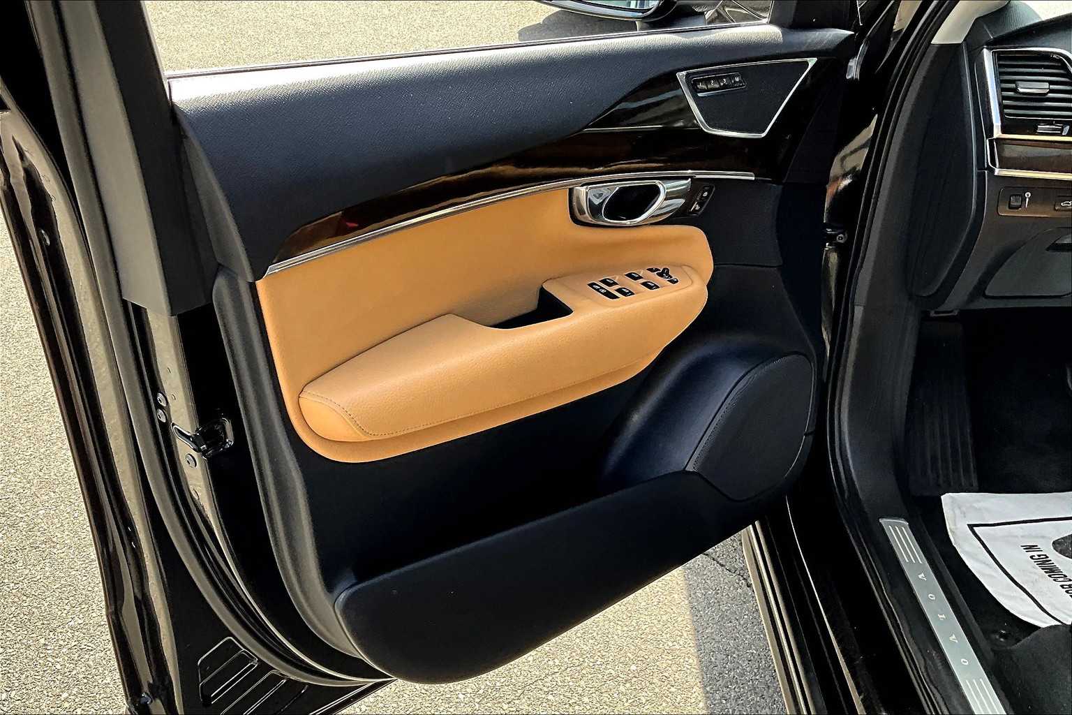 2016 Volvo XC90 T6 Momentum - Photo 9