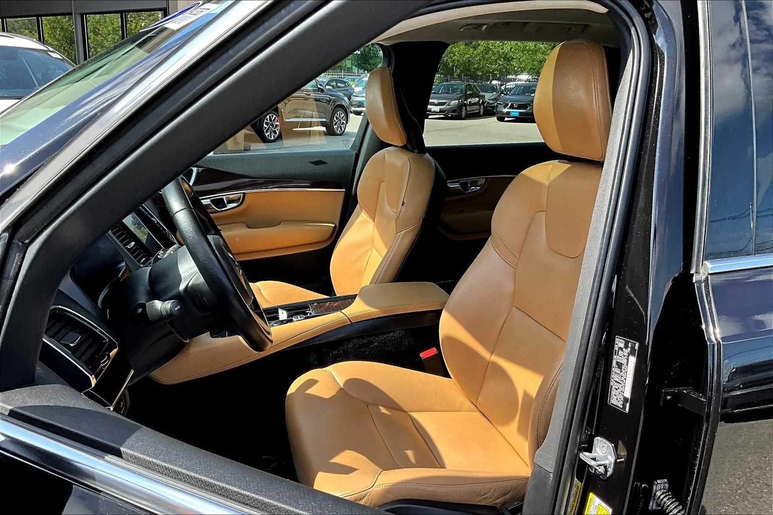 2016 Volvo XC90 T6 Momentum - Photo 10