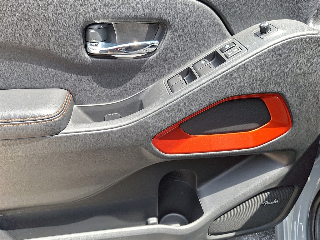 2025 Nissan Frontier PRO-4X - Photo 8