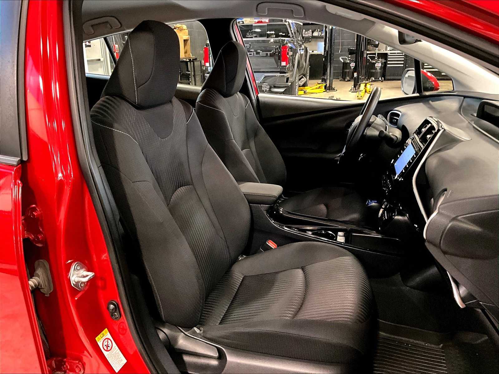 2021 Toyota Prius Prime LE - Photo 11