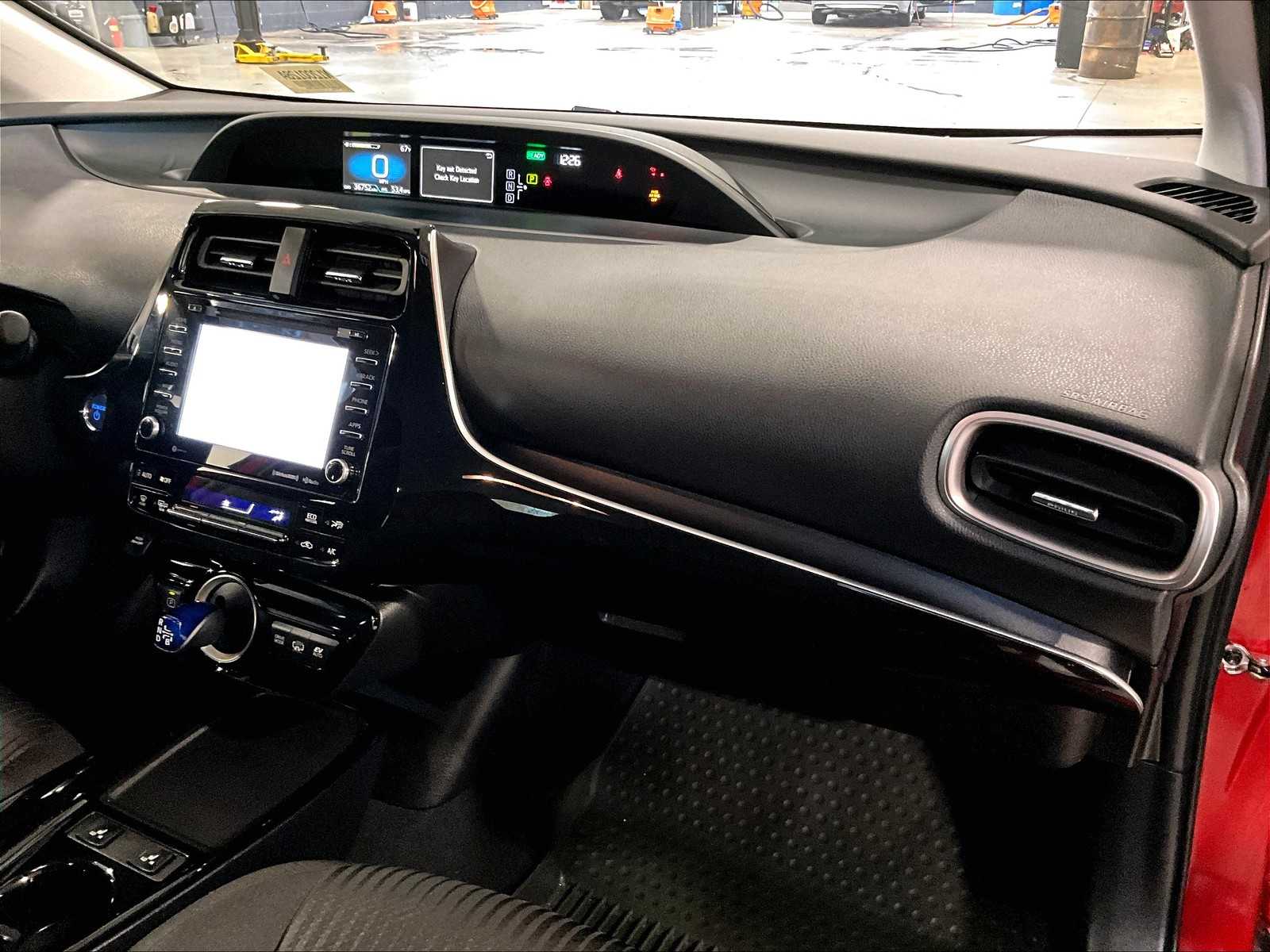2021 Toyota Prius Prime LE - Photo 13