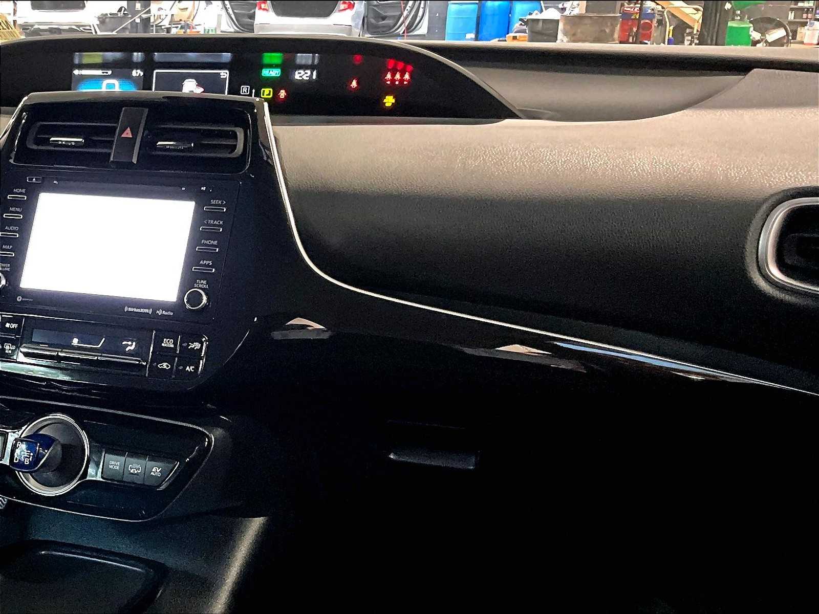 2021 Toyota Prius Prime LE - Photo 14