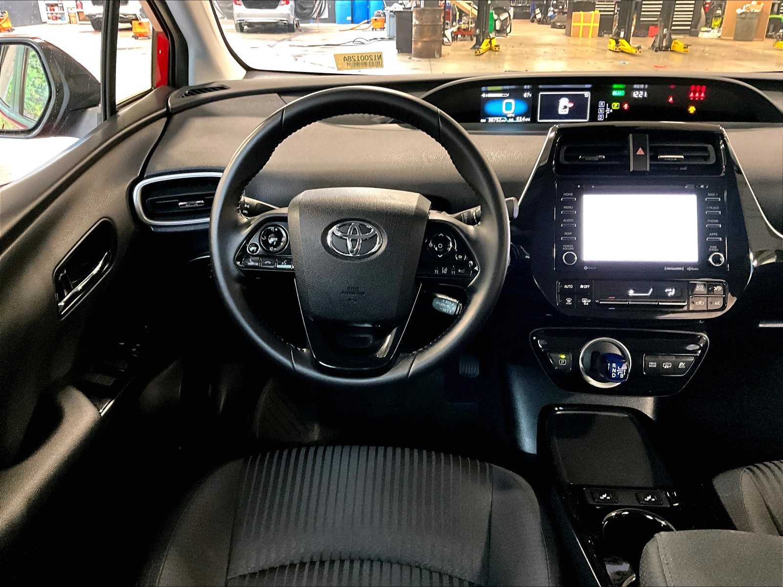2021 Toyota Prius Prime LE - Photo 17