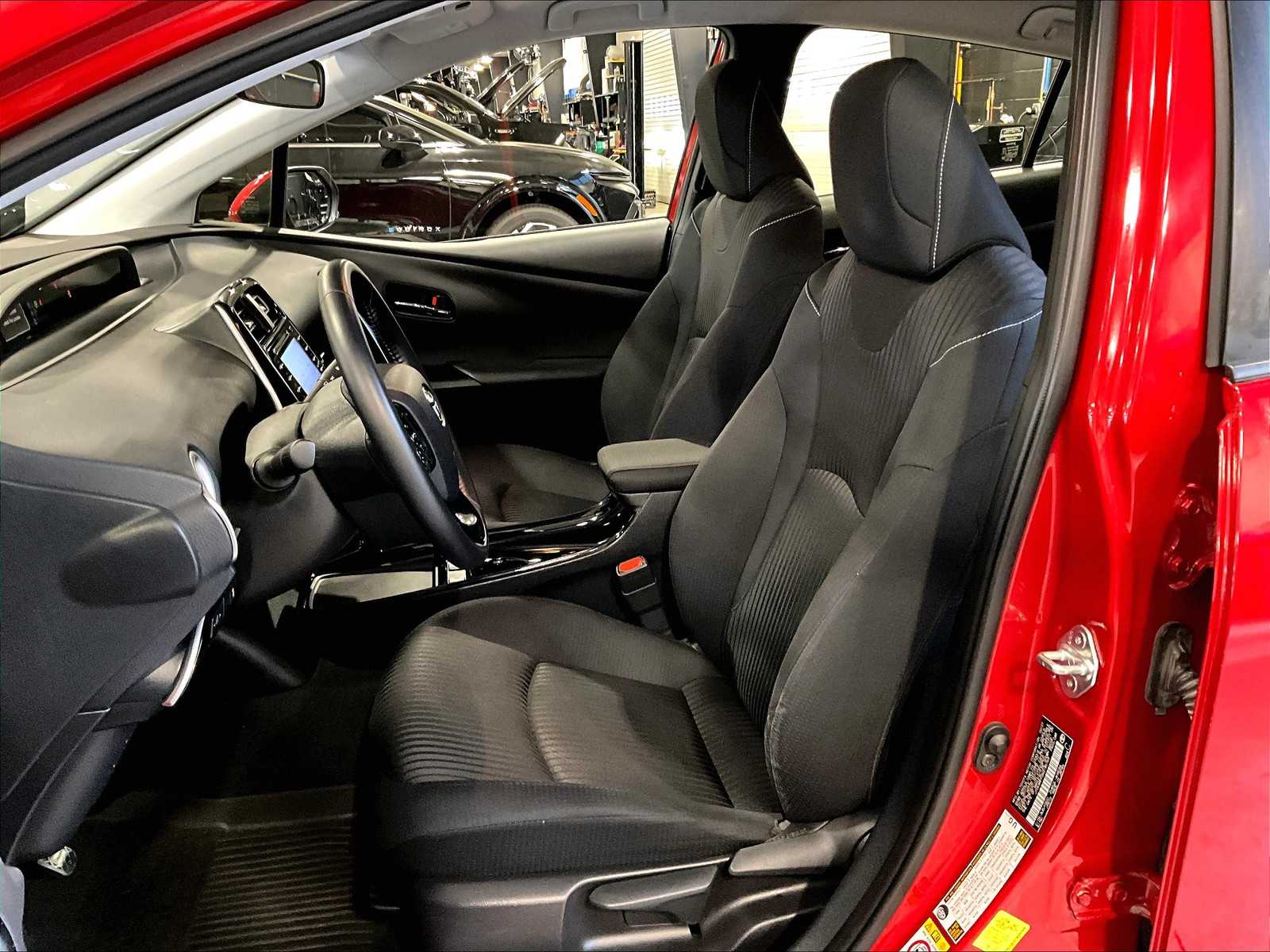2021 Toyota Prius Prime LE - Photo 10