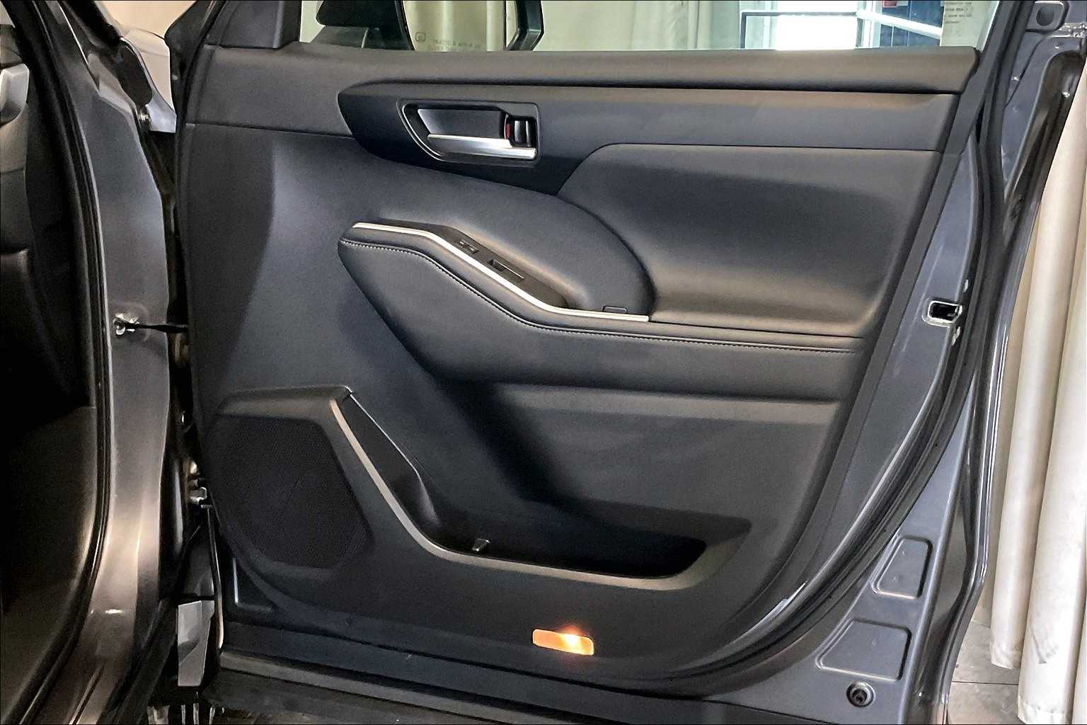 2023 Toyota Highlander XLE - Photo 12