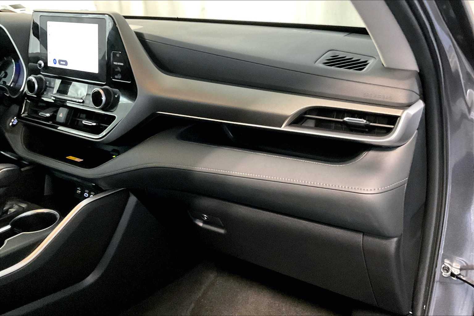 2023 Toyota Highlander XLE - Photo 13