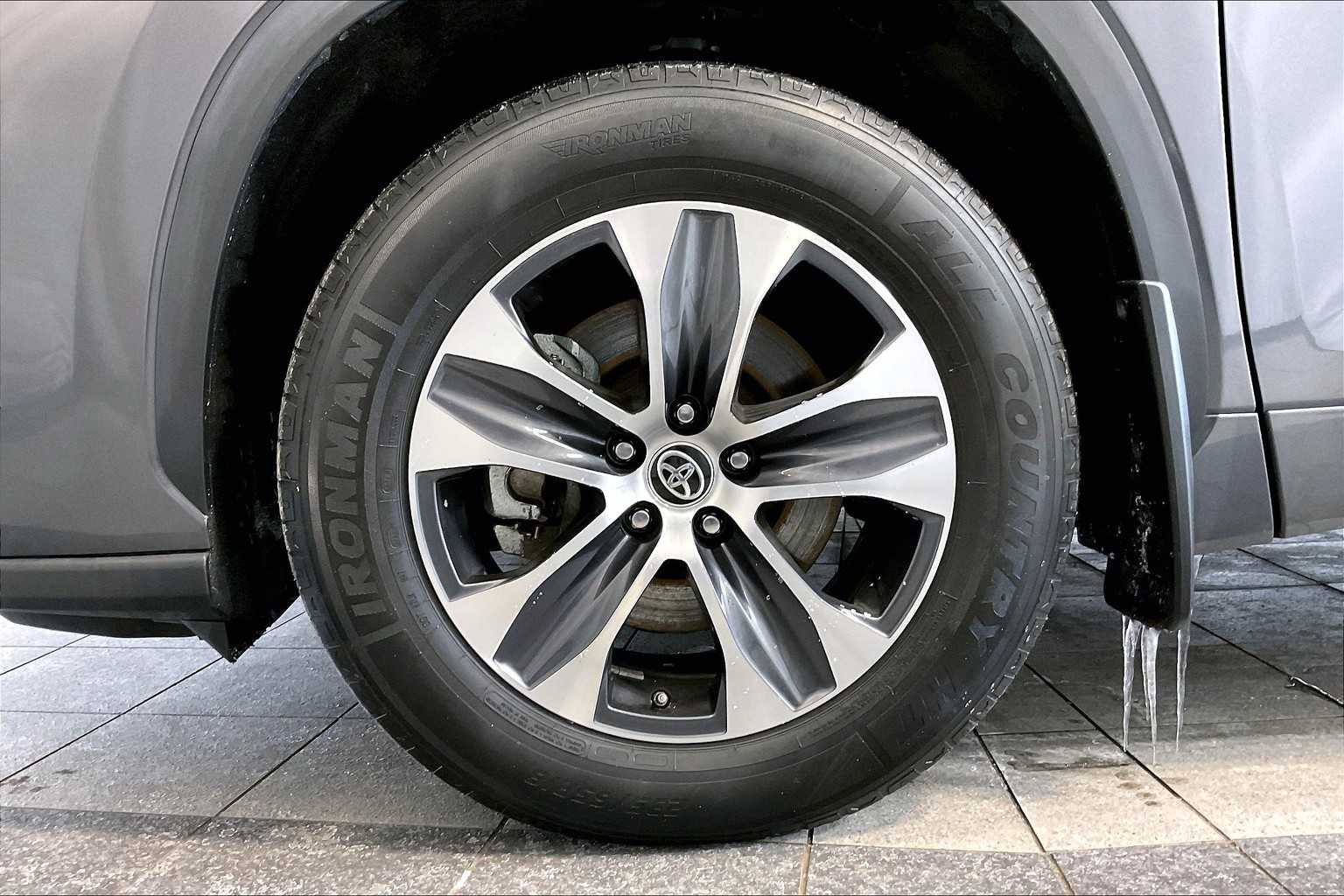 2023 Toyota Highlander XLE - Photo 7