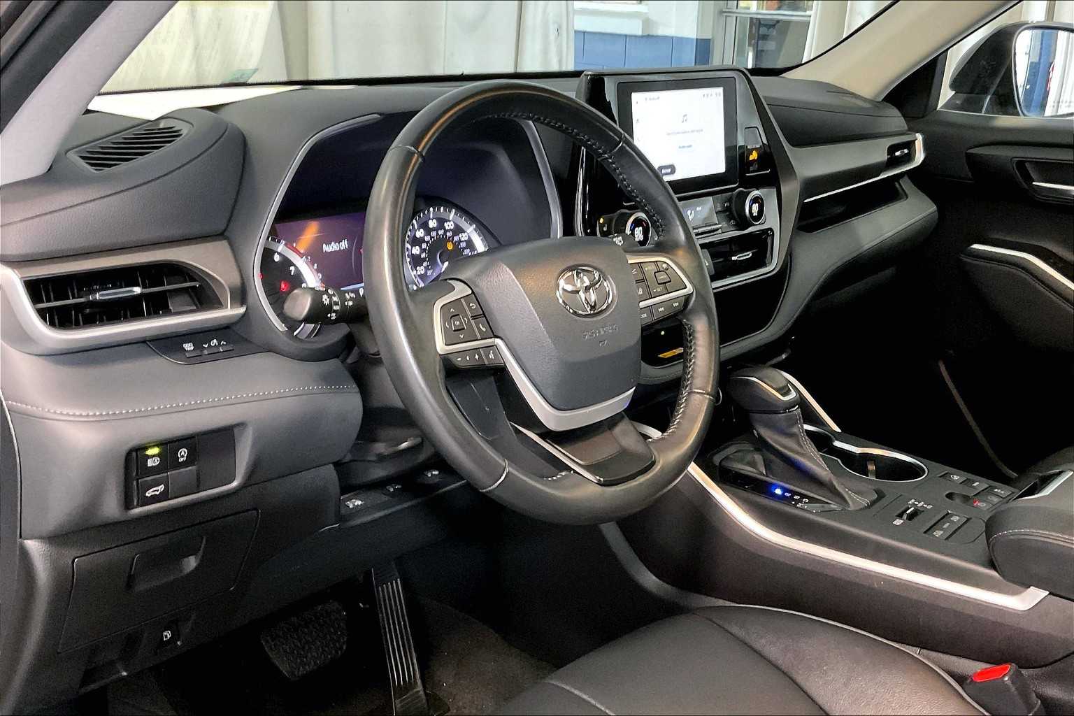2023 Toyota Highlander XLE - Photo 8