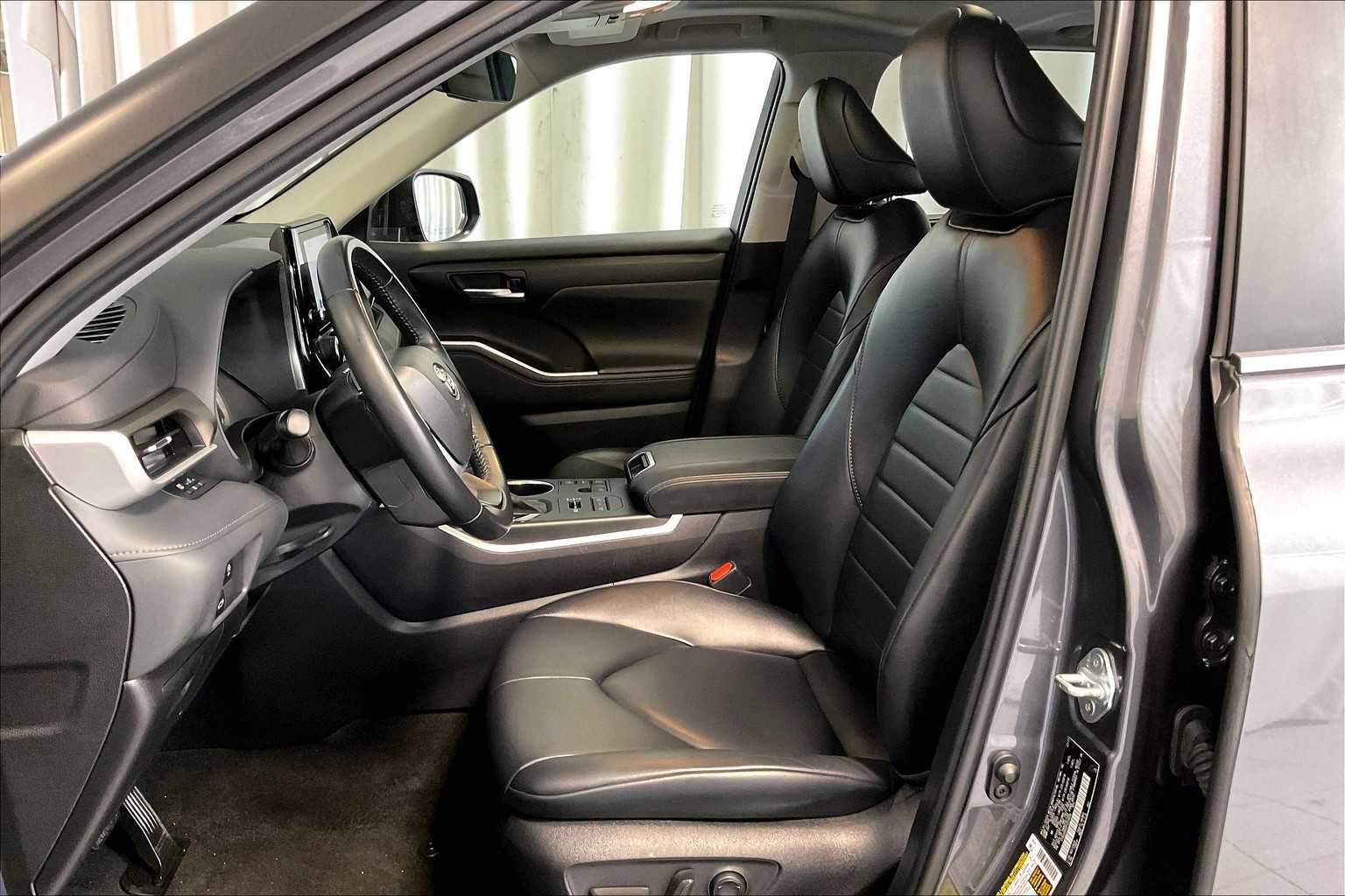 2023 Toyota Highlander XLE - Photo 10