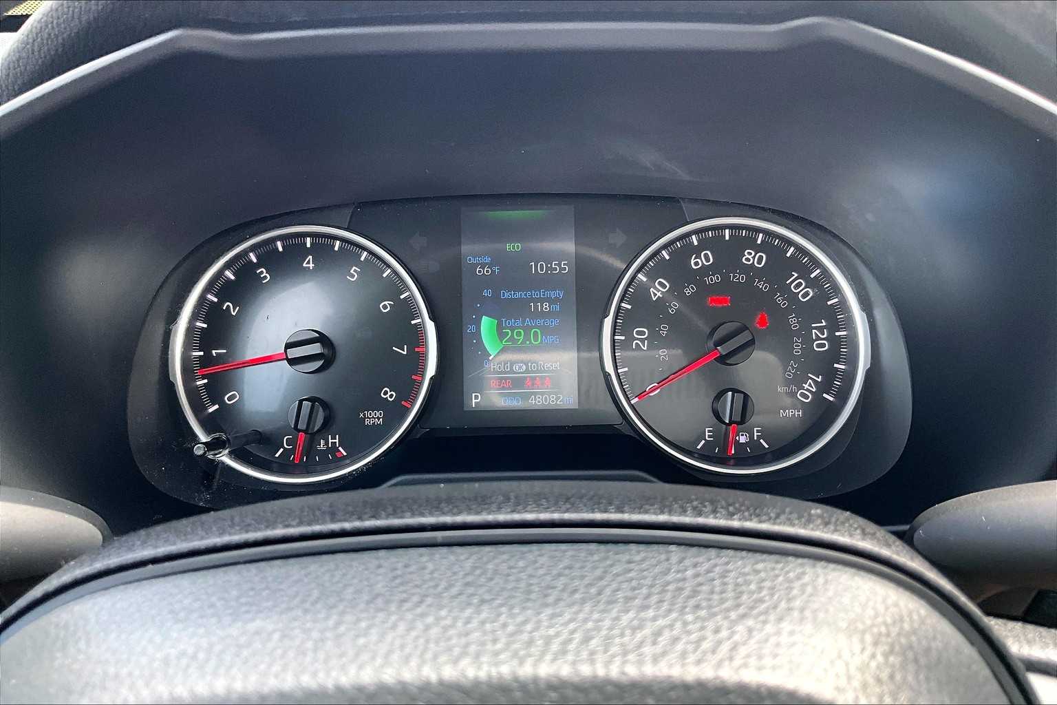 2022 Toyota RAV4 LE - Photo 24