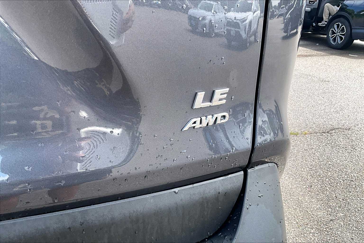 2022 Toyota RAV4 LE - Photo 28