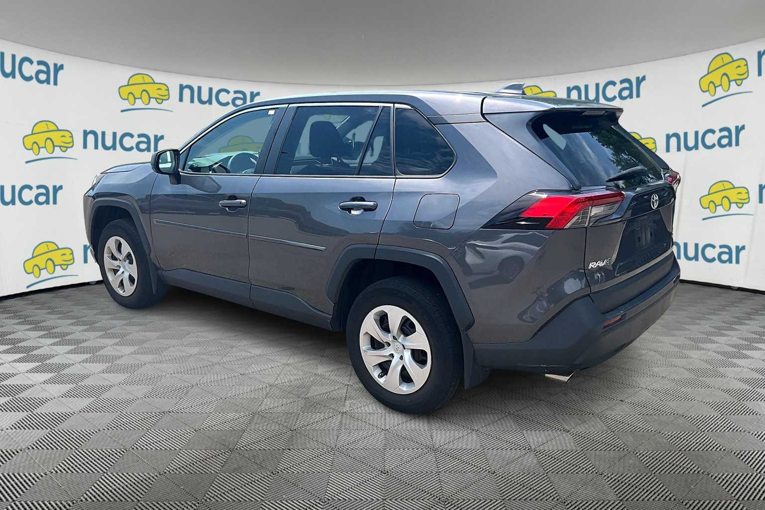 2022 Toyota RAV4 LE - Photo 3