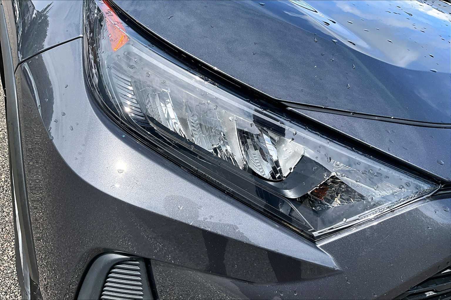 2022 Toyota RAV4 LE - Photo 32