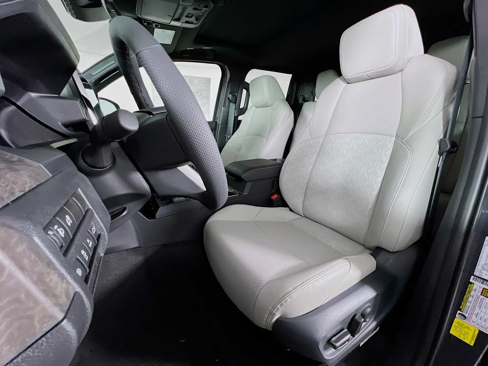 2025 Toyota Tacoma Limited - Photo 12