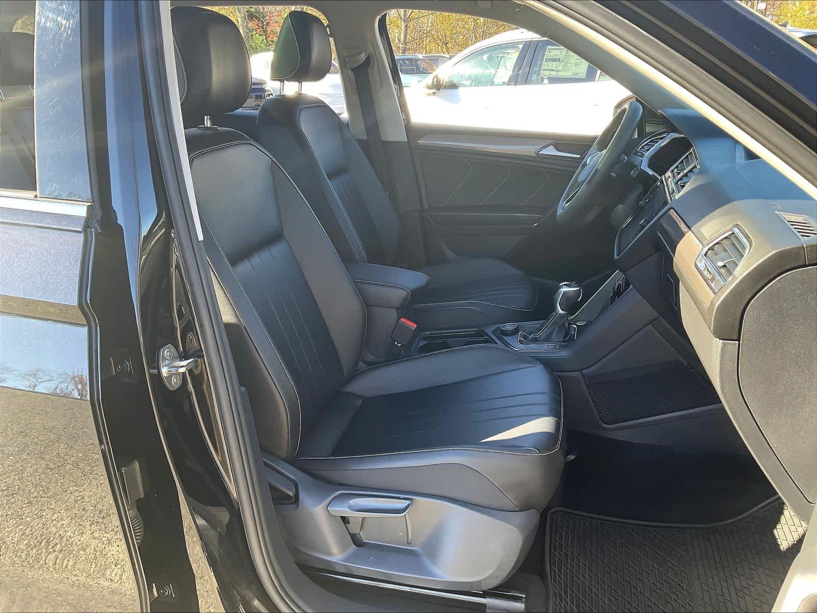 2022 Volkswagen Tiguan SE - Photo 11