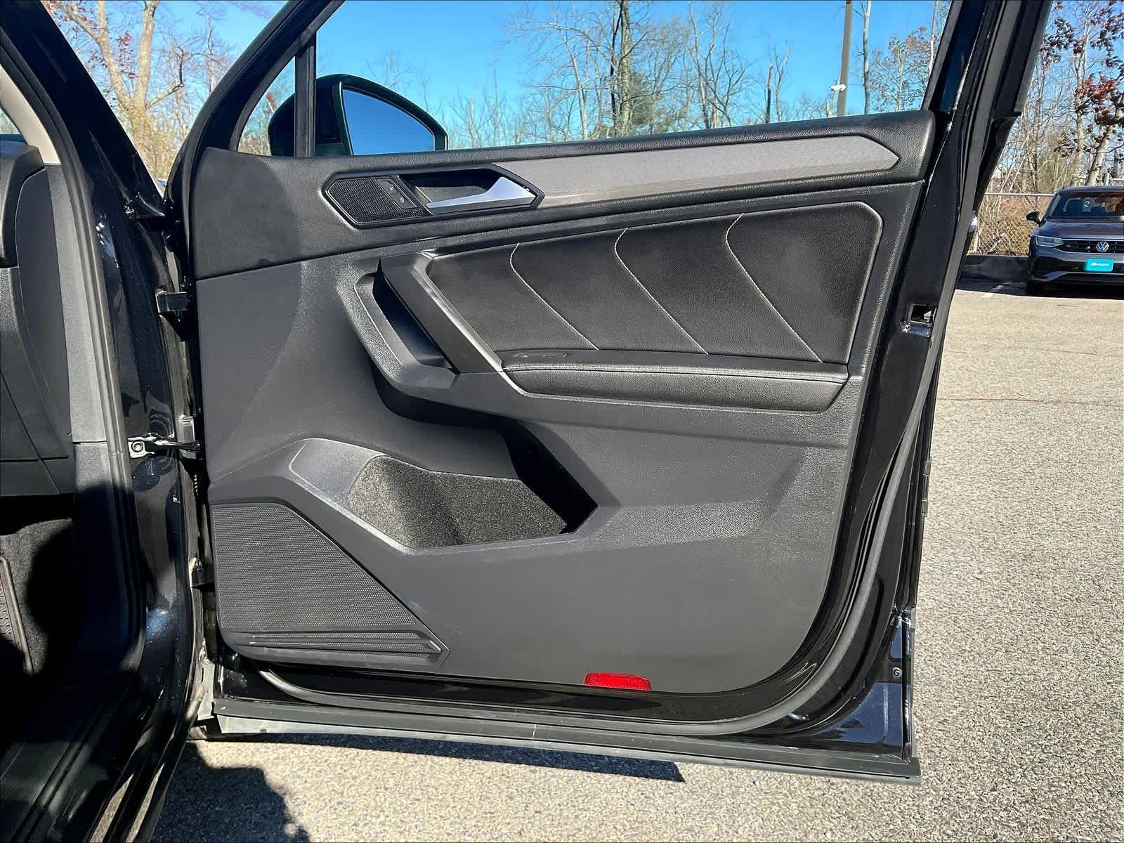 2022 Volkswagen Tiguan SE - Photo 12
