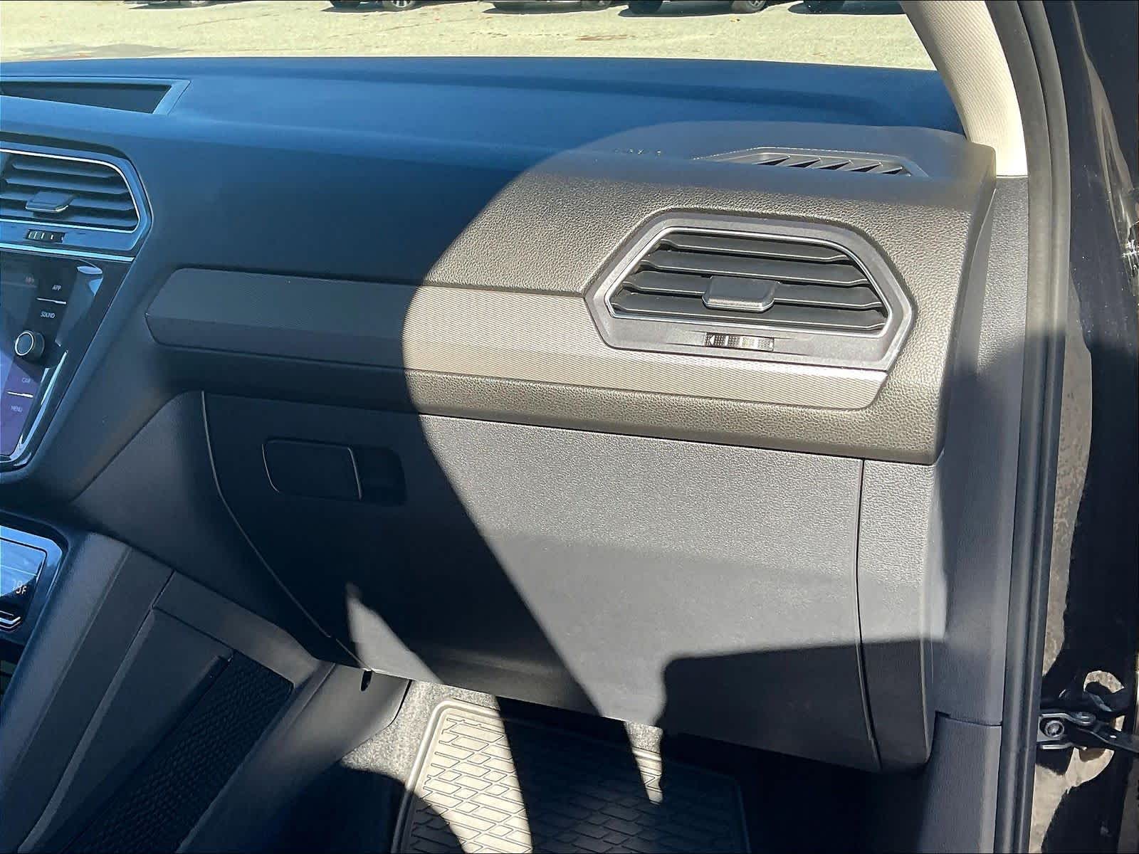 2022 Volkswagen Tiguan SE - Photo 13