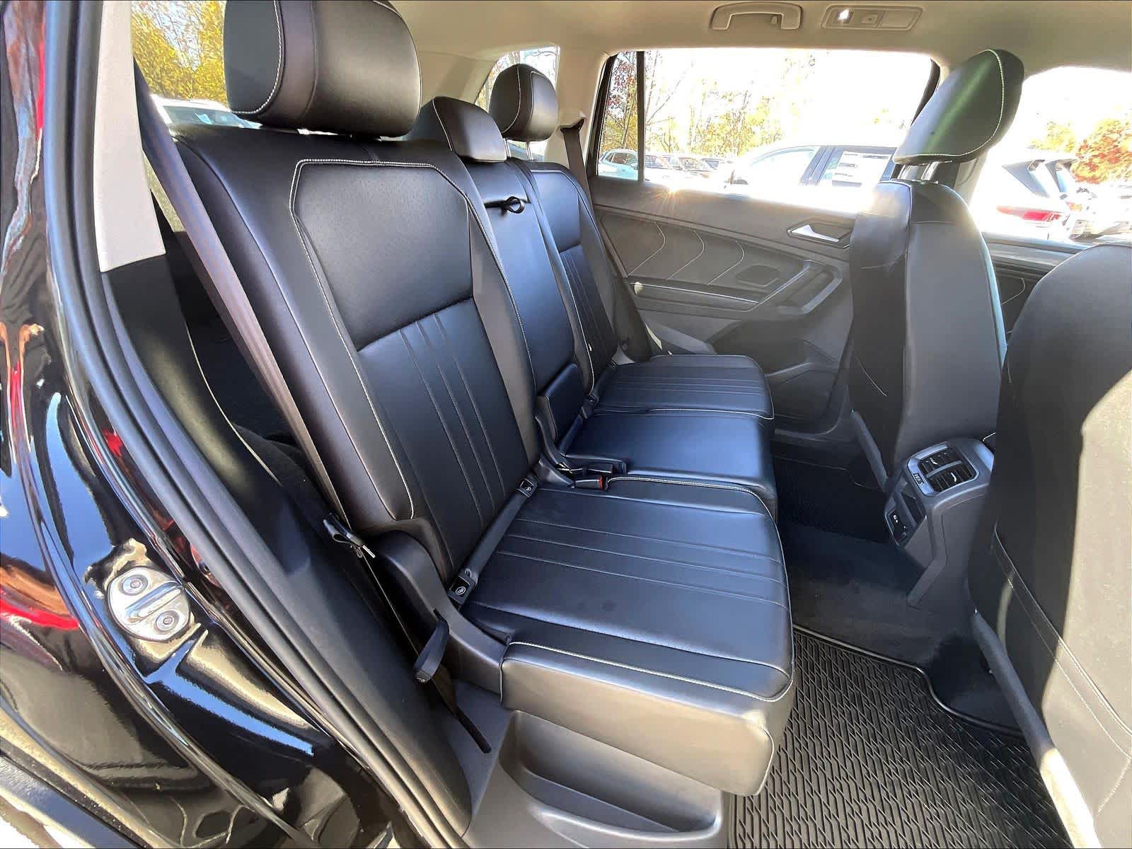 2022 Volkswagen Tiguan SE - Photo 16