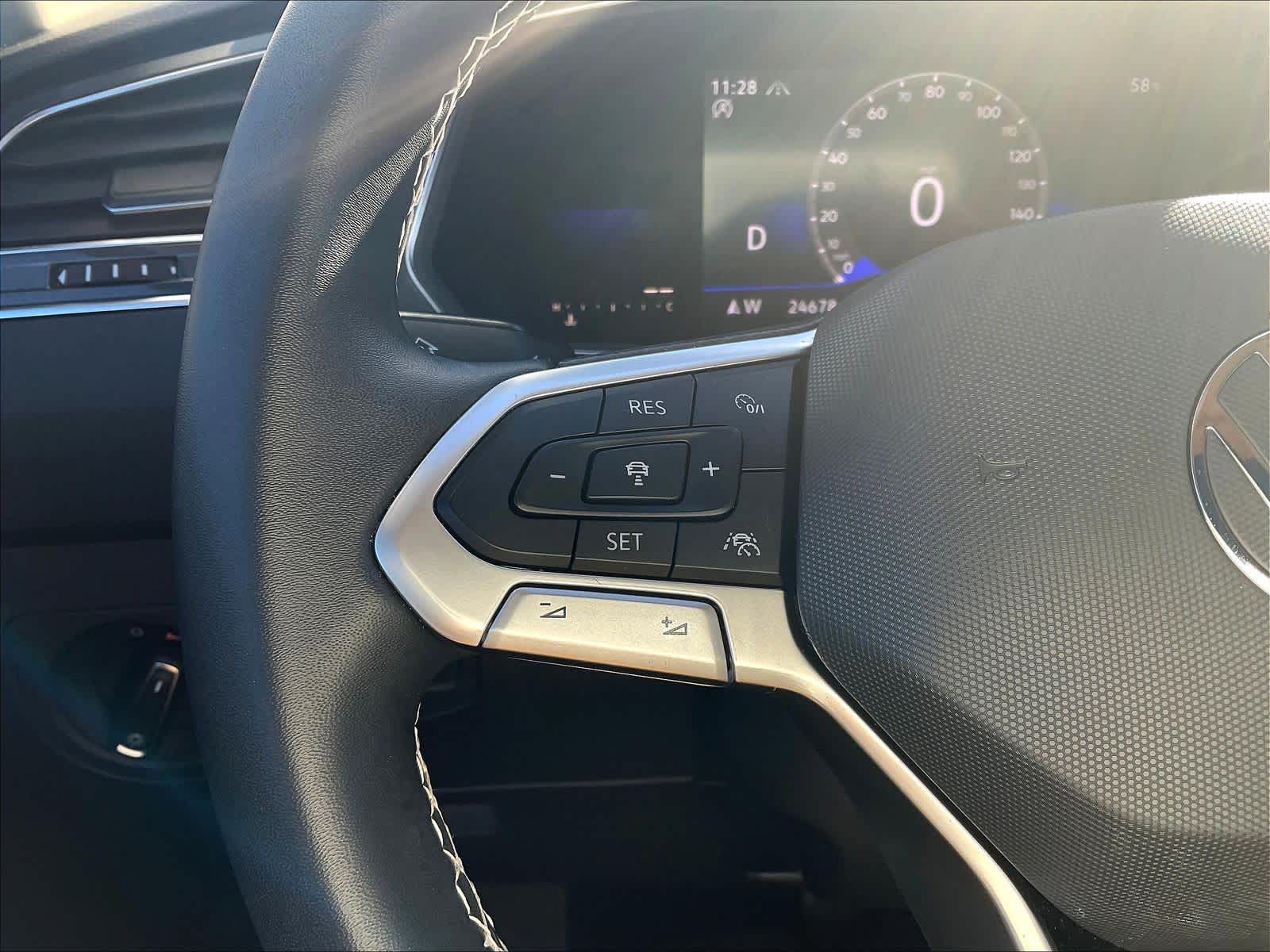 2022 Volkswagen Tiguan SE - Photo 23