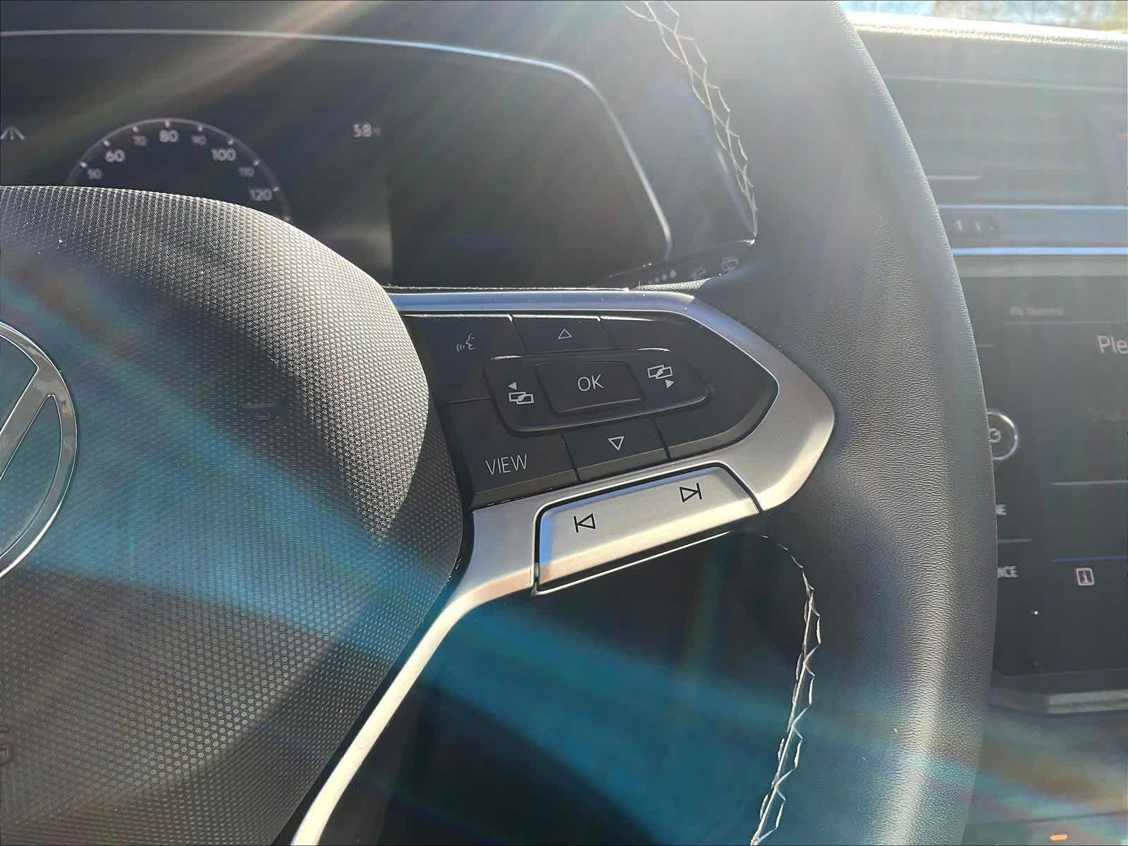 2022 Volkswagen Tiguan SE - Photo 24