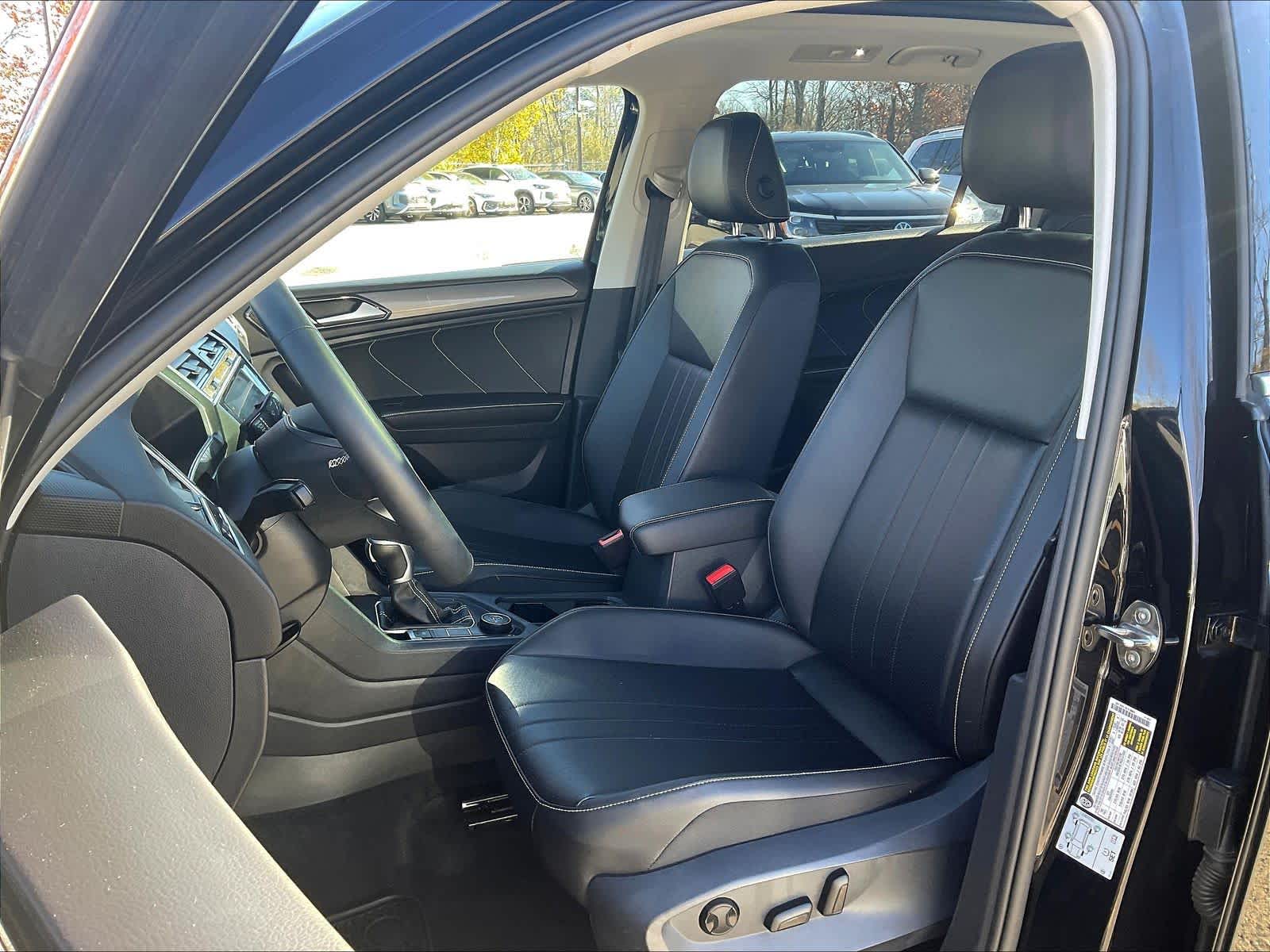 2022 Volkswagen Tiguan SE - Photo 10