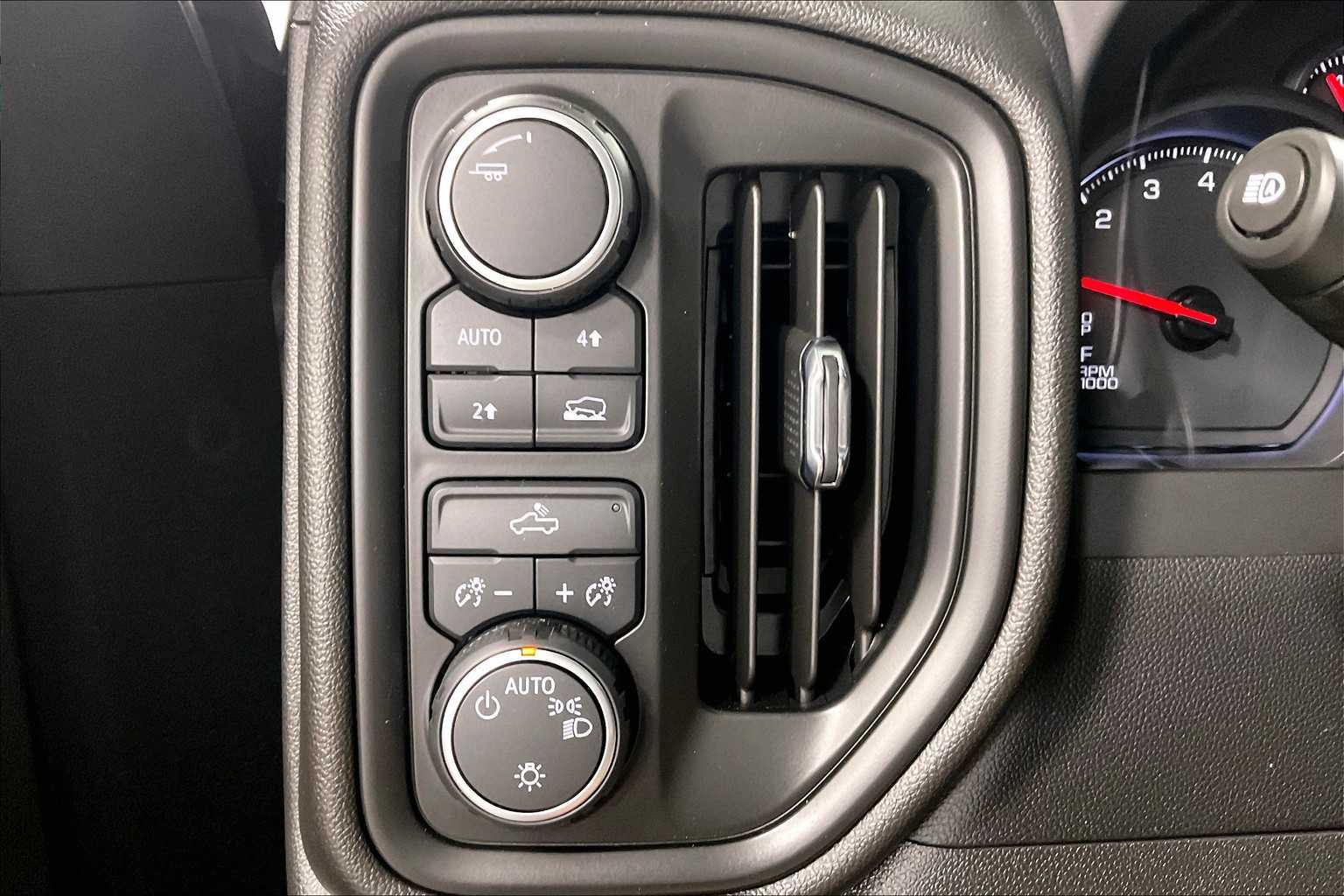 2023 Chevrolet Silverado 1500 Custom - Photo 25