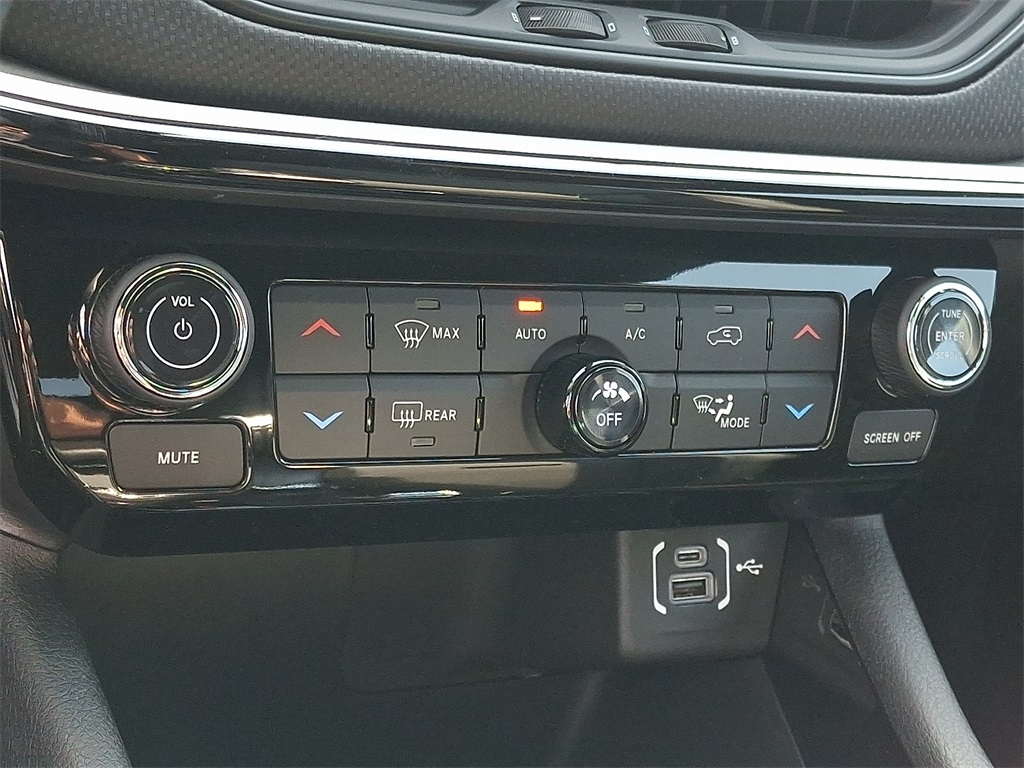 2025 Jeep Compass Limited - Photo 12