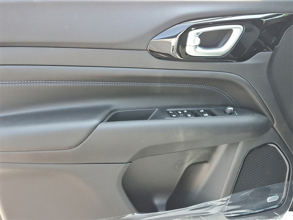 2025 Jeep Compass Limited - Photo 8