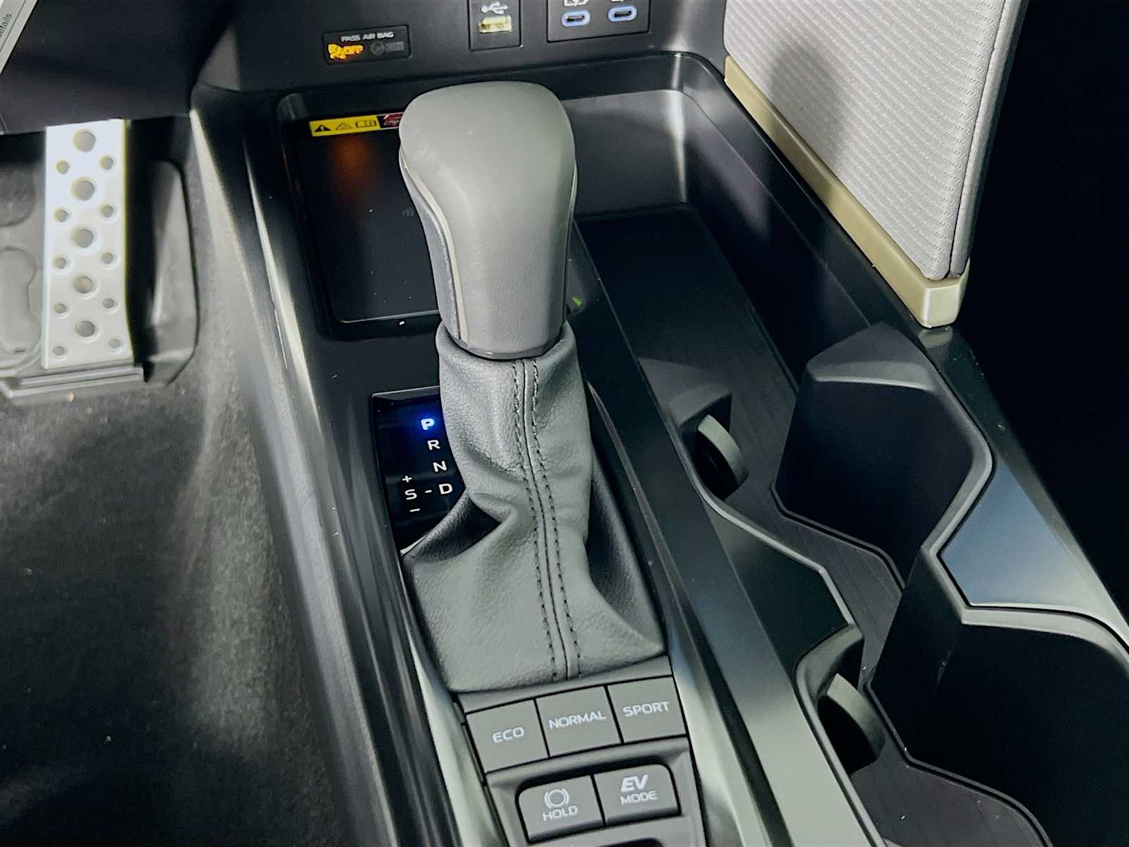 2025 Toyota Camry SE - Photo 11