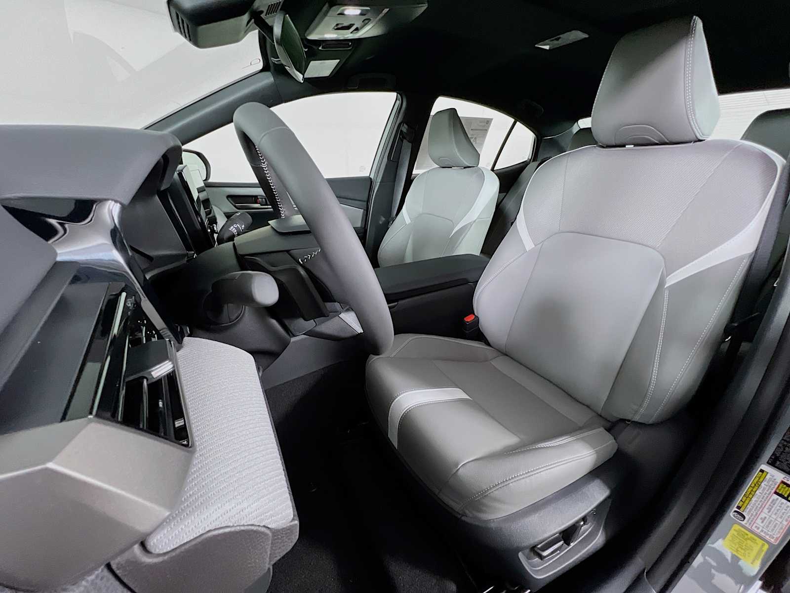 2025 Toyota Camry SE - Photo 12