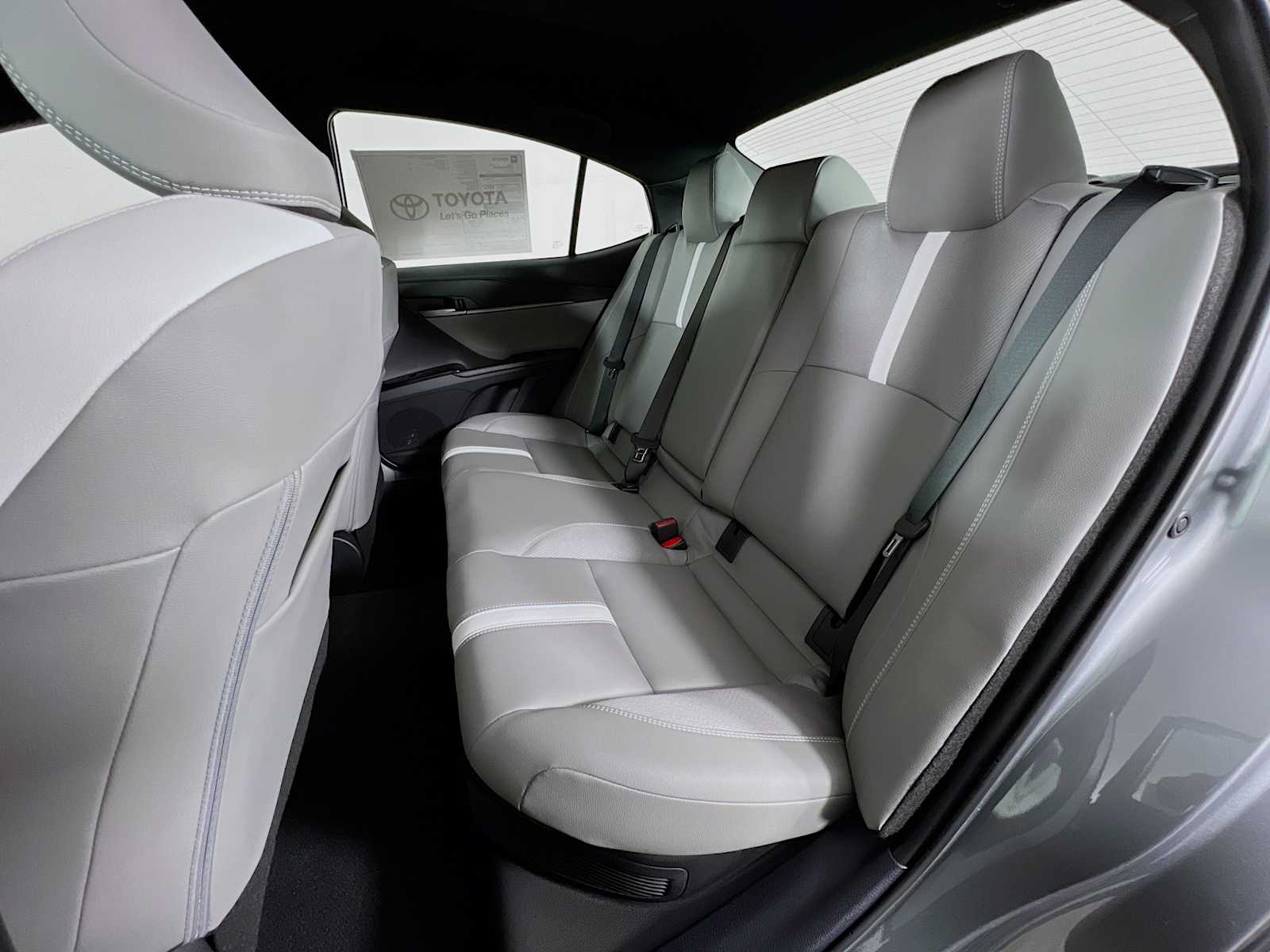 2025 Toyota Camry SE - Photo 13