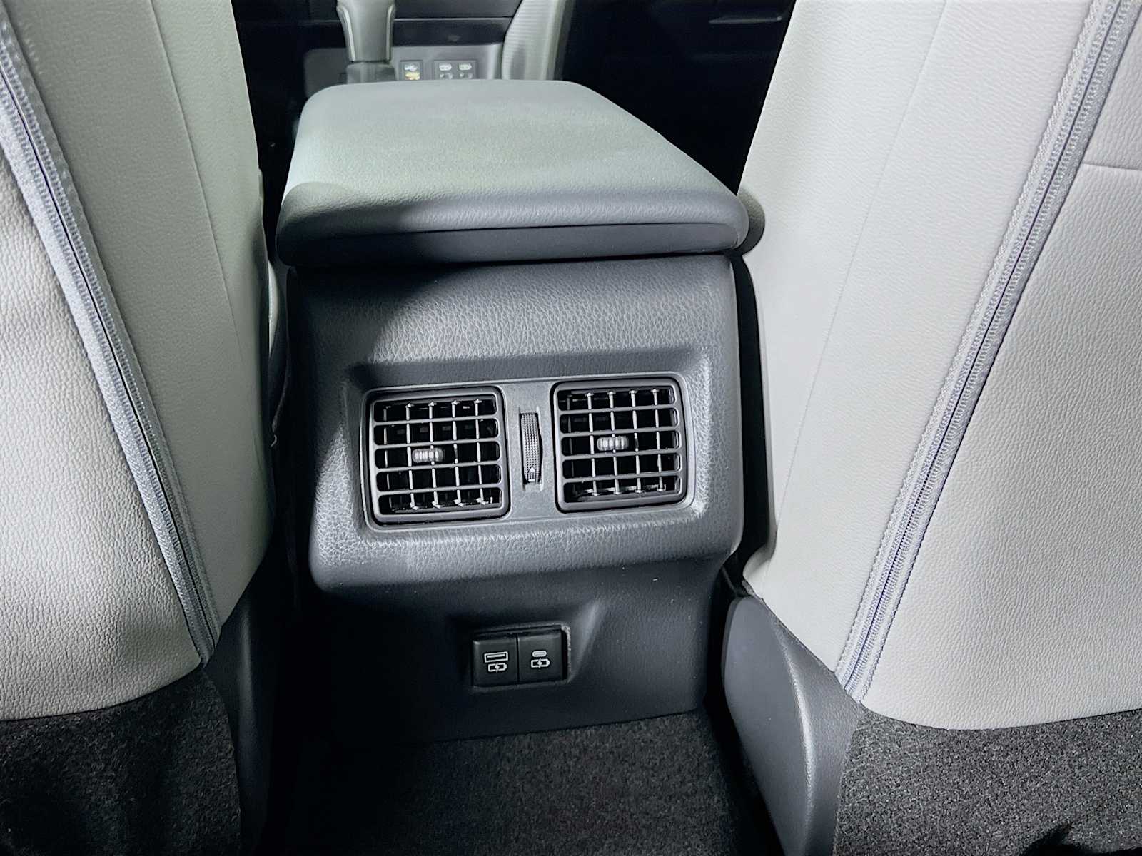2025 Toyota Camry SE - Photo 14