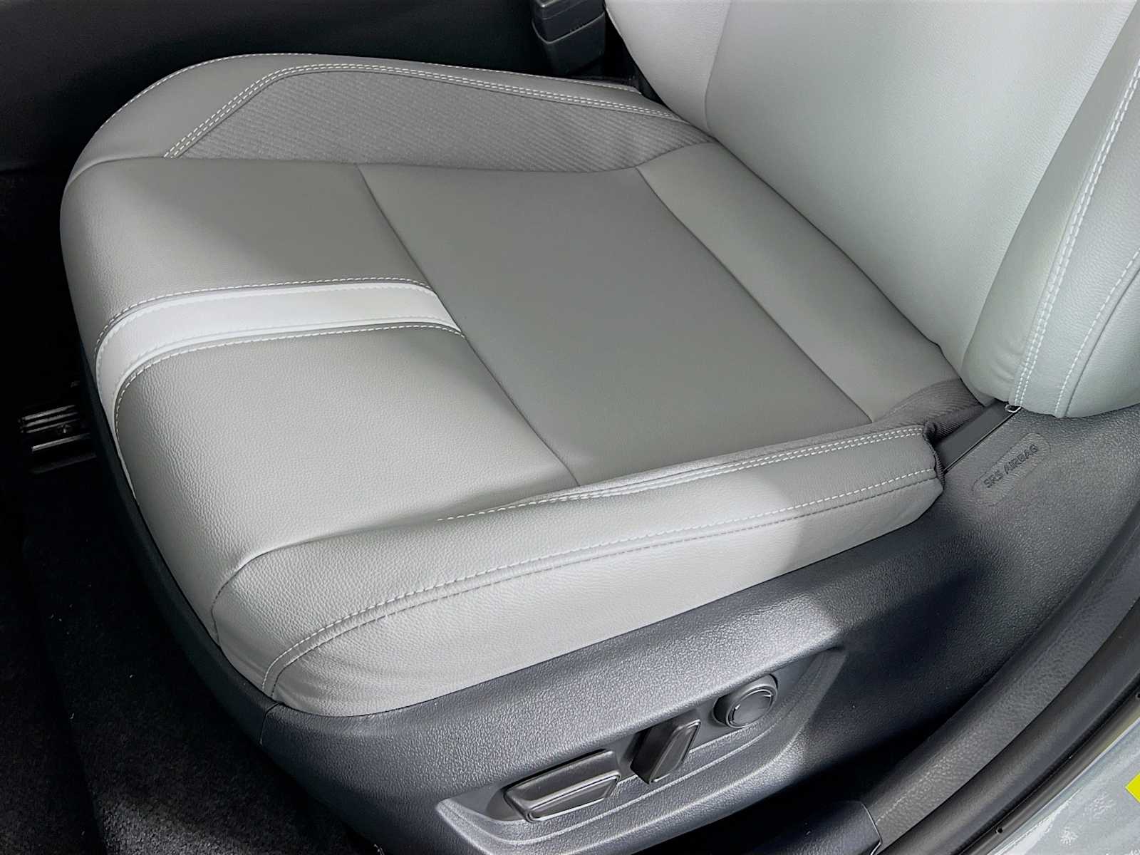 2025 Toyota Camry SE - Photo 17